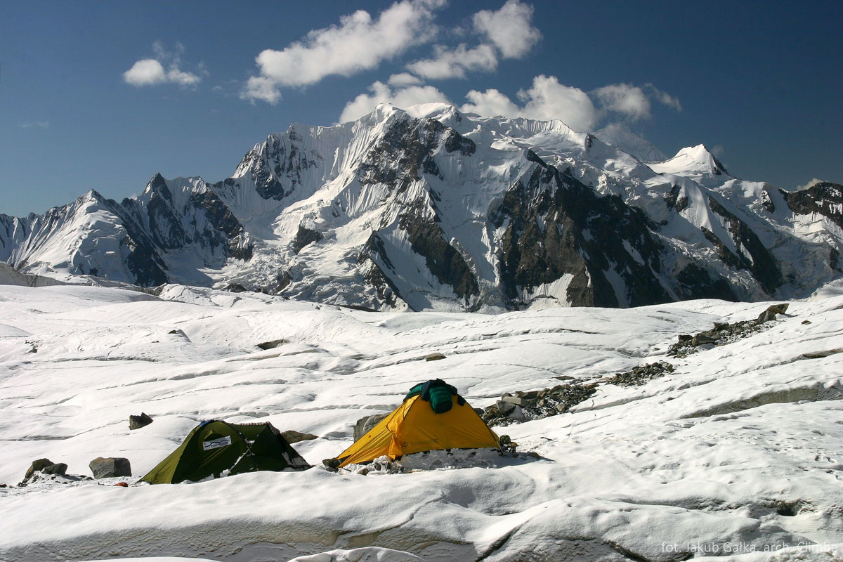 Obóz wysunięty na naszym lodowcu Sath Marau. Pakistan