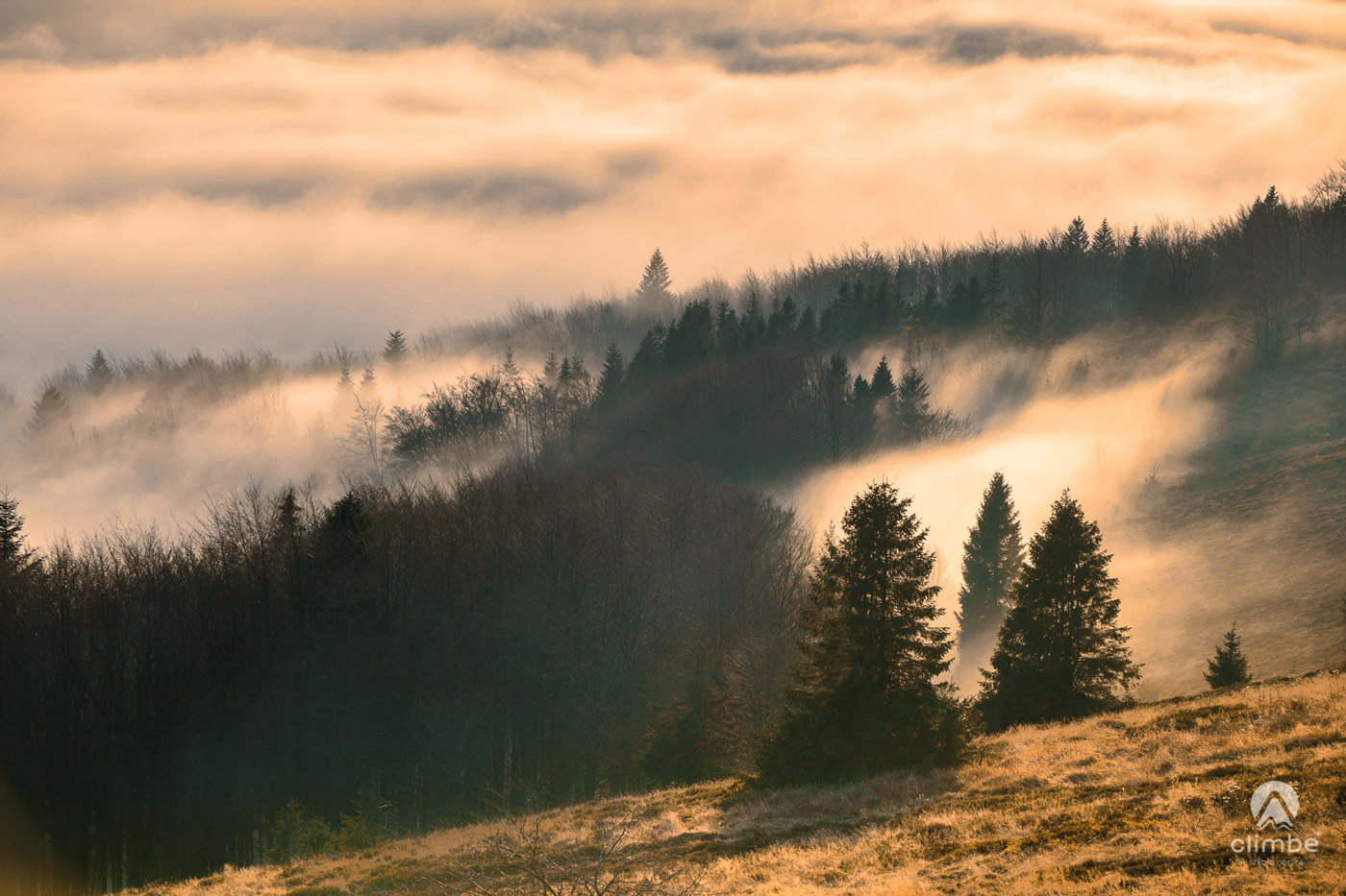 Zachód słońca na Mogielicy. Na szczycie wieży widokowej. Korona Beskidu Wyspowego. Mogielica. Królowa Beskidu Wyspowego. Beskidzkie Wyspy. 102 wyspy