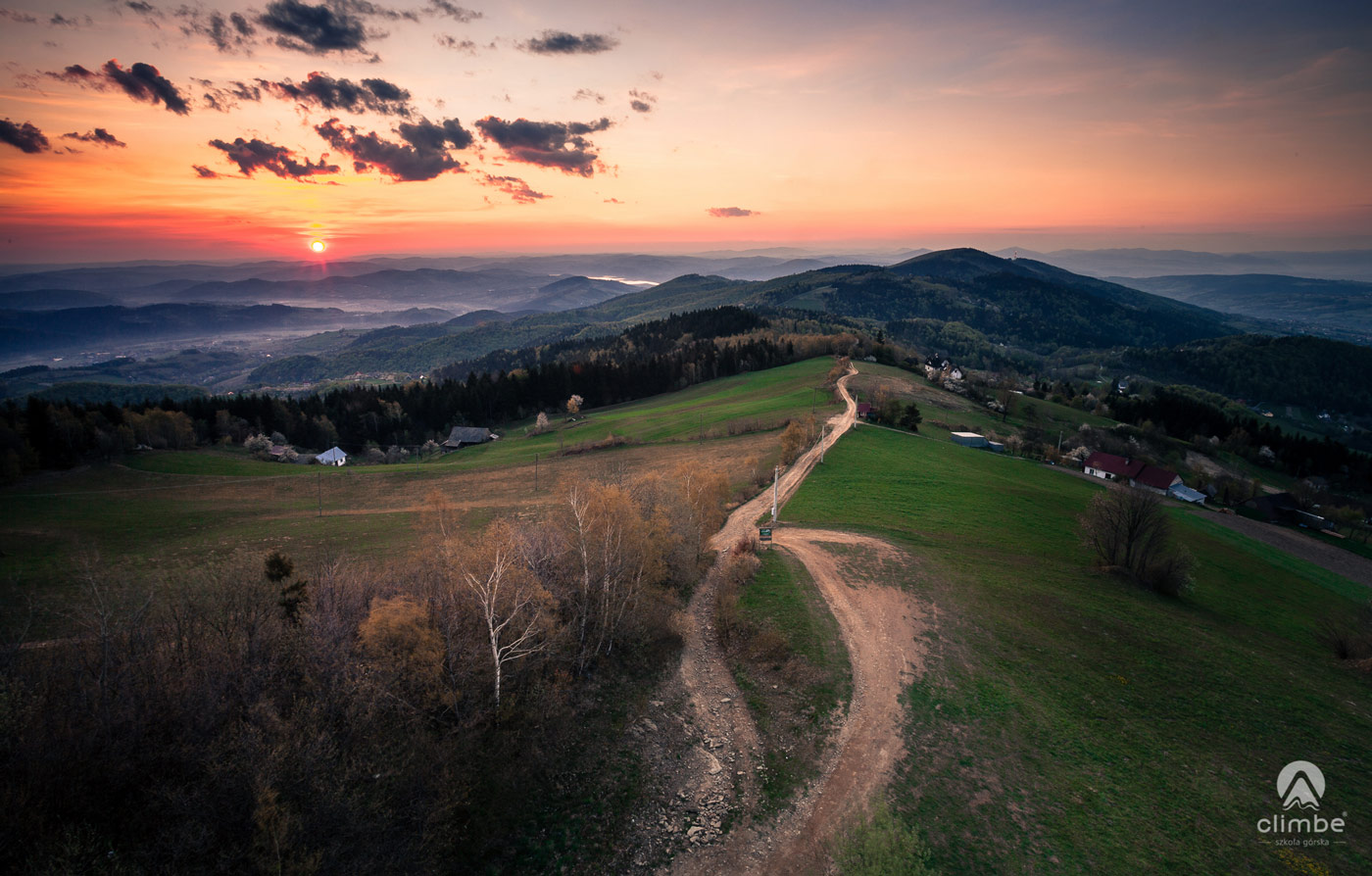 Jaworz. Korona Beskidu Wyspowego. Beskid Wyspowy. Wschód Słońca