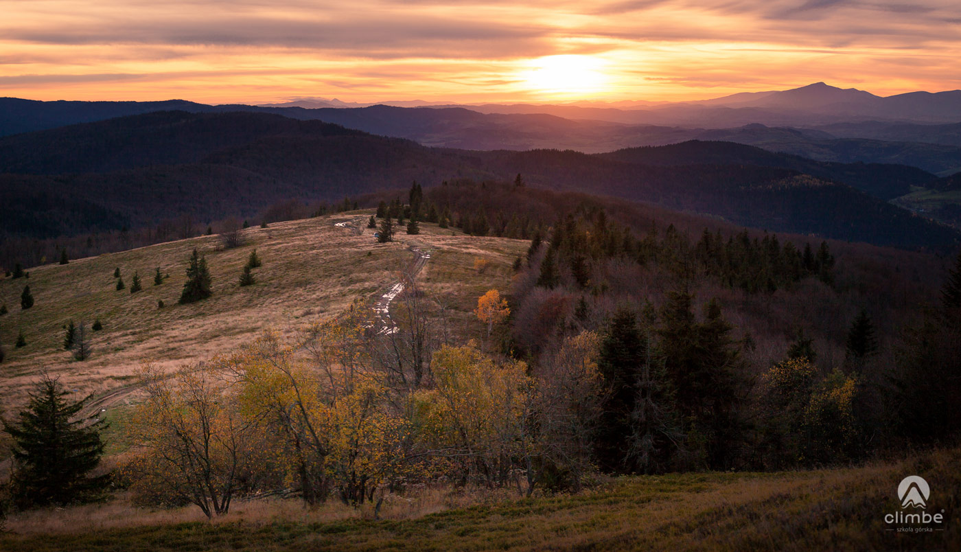 Zachód słońca na Mogielicy. Na szczycie wieży widokowej. Korona Beskidu Wyspowego. Mogielica. Królowa Beskidu Wyspowego. Beskidzkie Wyspy. 102 wyspy