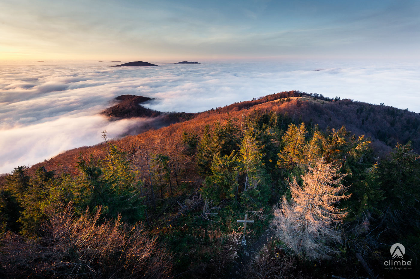 Zachód słońca na Mogielicy. Na szczycie wieży widokowej. Korona Beskidu Wyspowego. Mogielica. Królowa Beskidu Wyspowego. Beskidzkie Wyspy. 102 wyspy