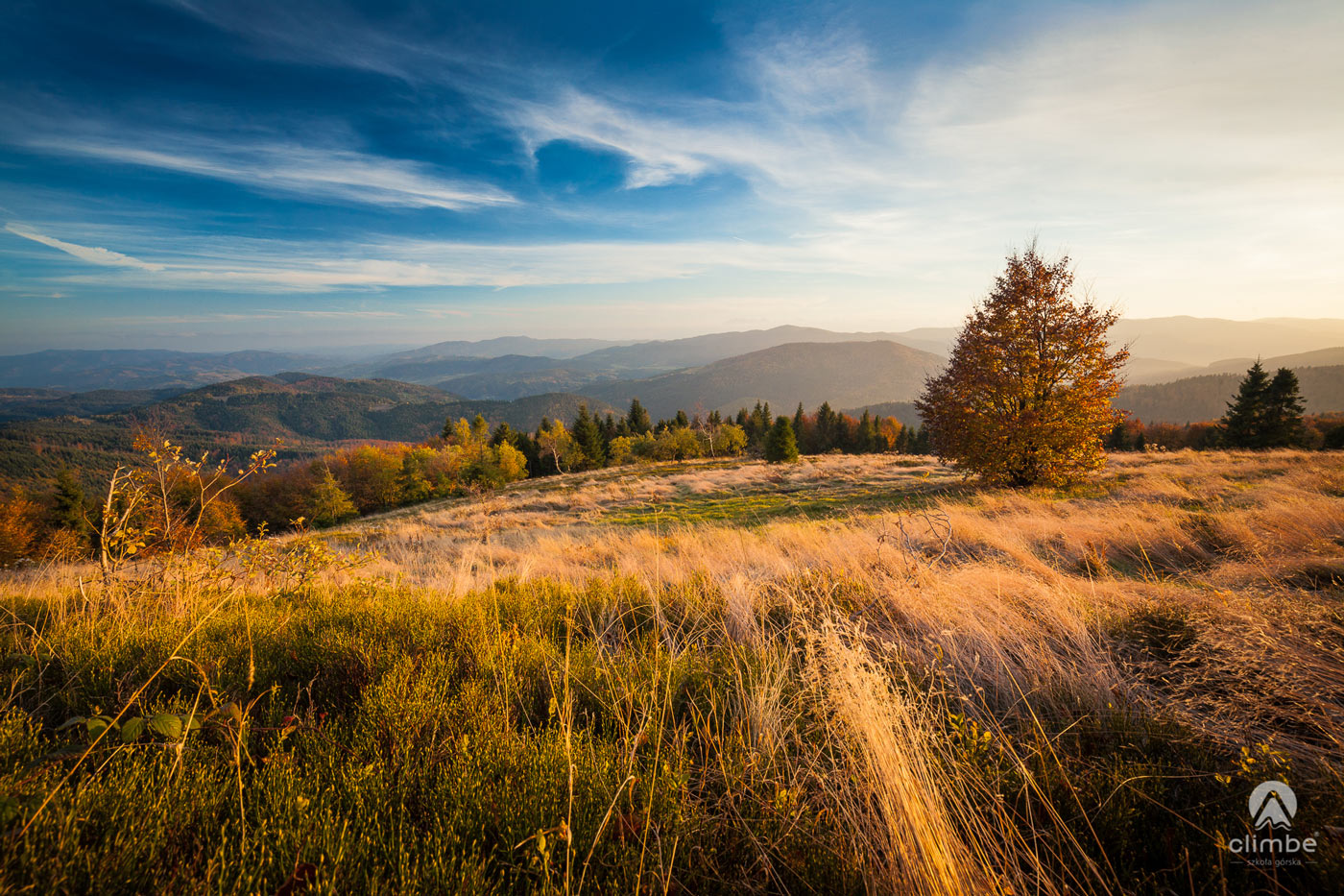 Zachód słońca na Mogielicy. Na szczycie wieży widokowej. Korona Beskidu Wyspowego. Mogielica. Królowa Beskidu Wyspowego. Beskidzkie Wyspy. 102 wyspy