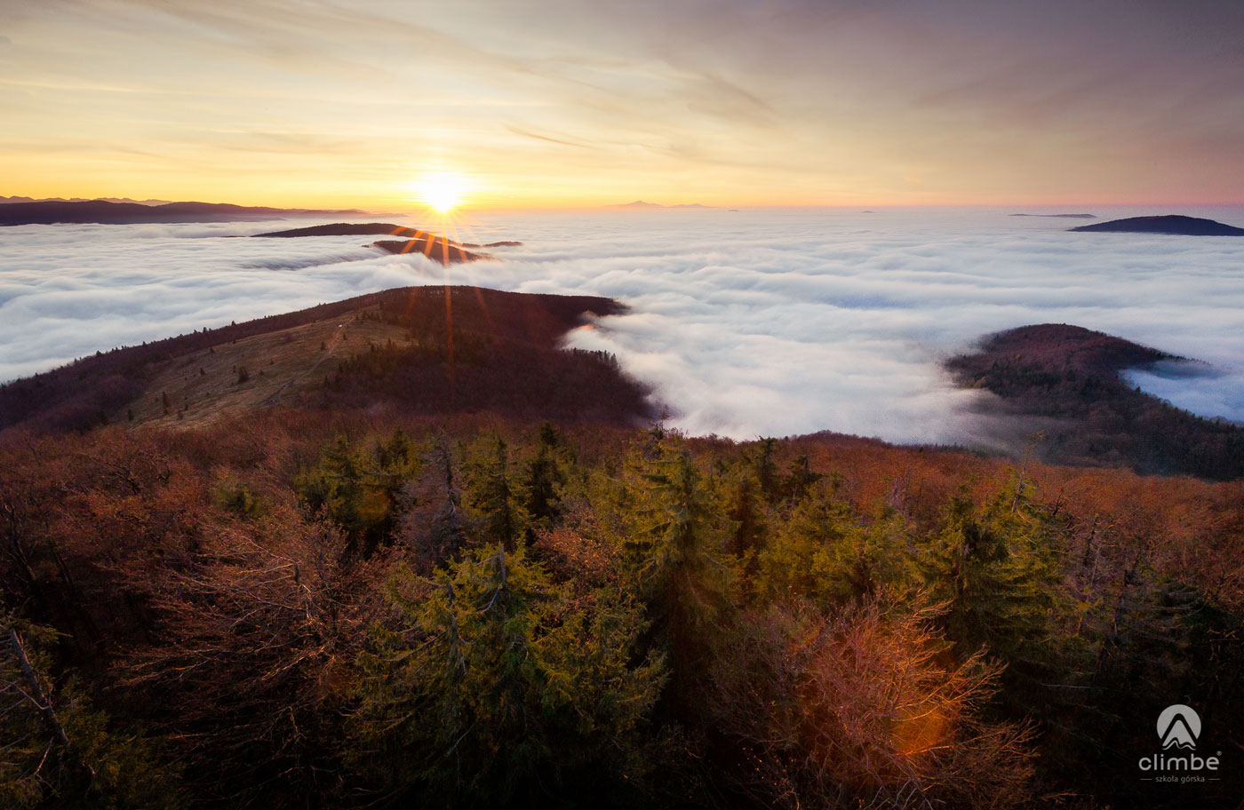 Zachód słońca na Mogielicy. Na szczycie wieży widokowej. Korona Beskidu Wyspowego. Mogielica. Królowa Beskidu Wyspowego. Beskidzkie Wyspy. 102 wyspy