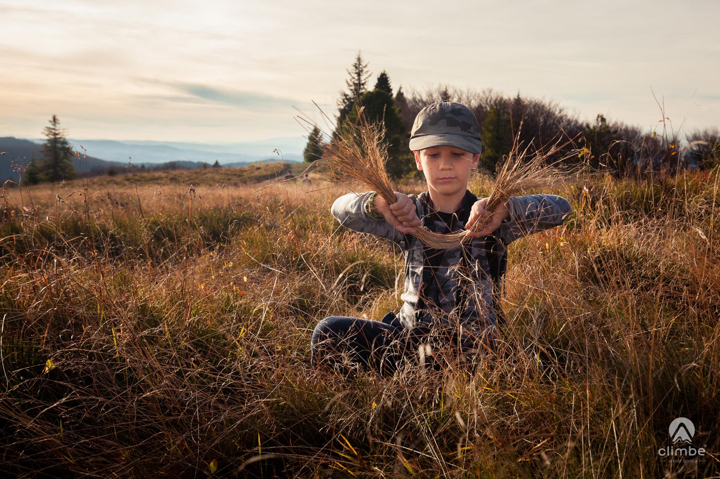 Tymon i Tobiasz na szczycie wieży widokowej. Korona Beskidu Wyspowego. Mogielica. Królowa Beskidu Wyspowego. Beskidzkie Wyspy. 102 wyspy